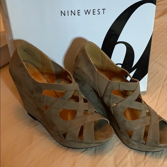 NINE WEST WEDGE - Picture 1 of 3
